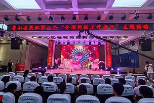 中国女超开幕表演：小朋友集体随音乐秀控球&原地单车